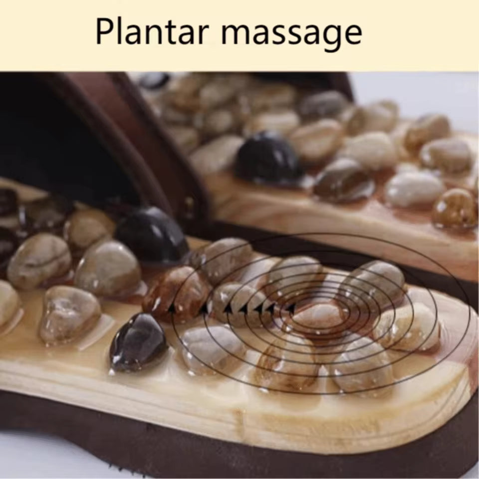 Close-up of rounded stone nodes on a slipper footbed, with circular arrows and the words “Plantar massage.”